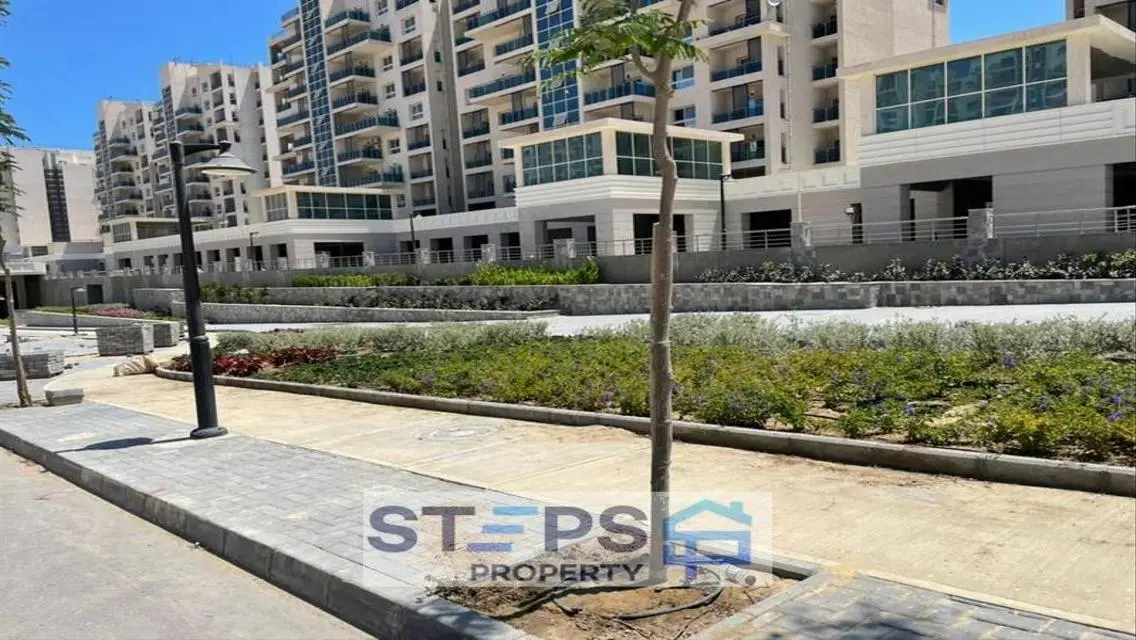 Luxury Apartment Overlooking Lakes at an Attractive Price