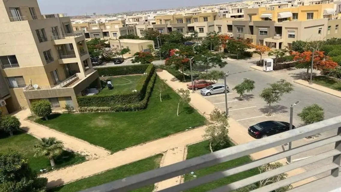 شقة فاخرة مع حديقة خاصة وحوض سباحة للأطفال