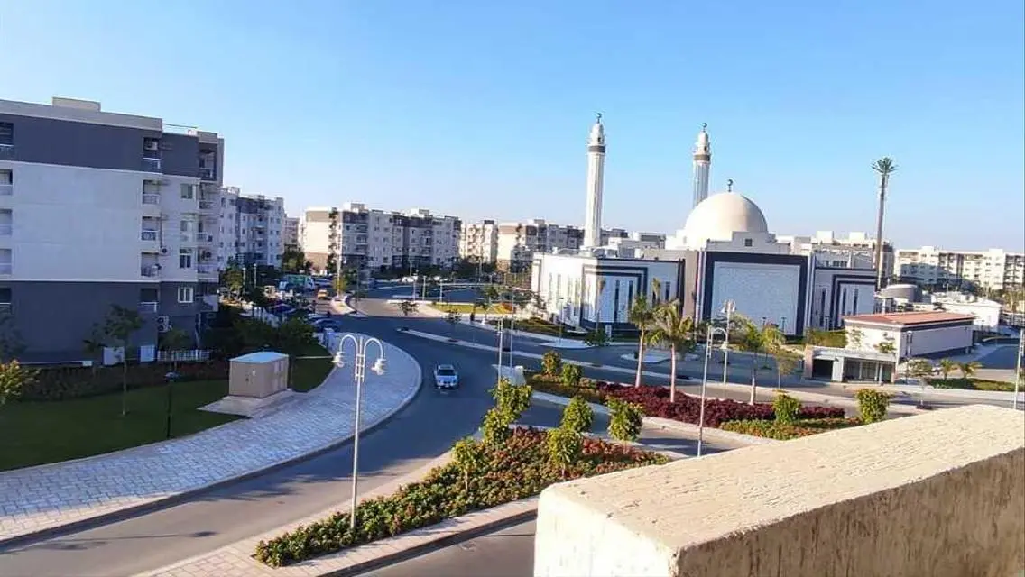 شقة فاخرة بمساحة كبيرة للبيع بسعر مناسب