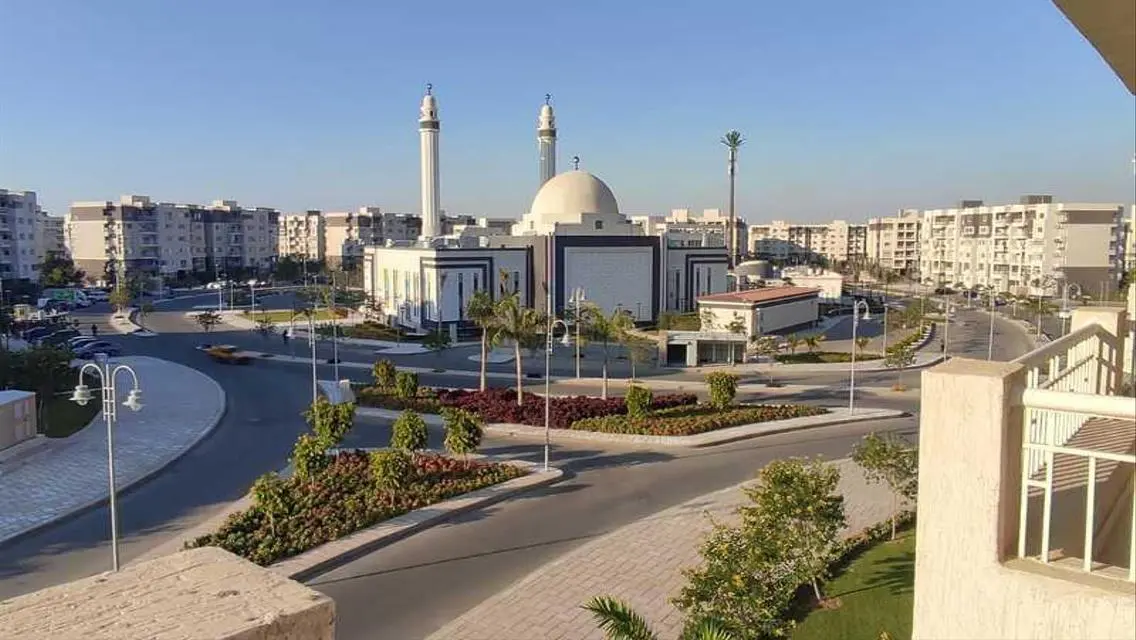 شقة فاخرة بمساحة كبيرة للبيع بسعر مناسب