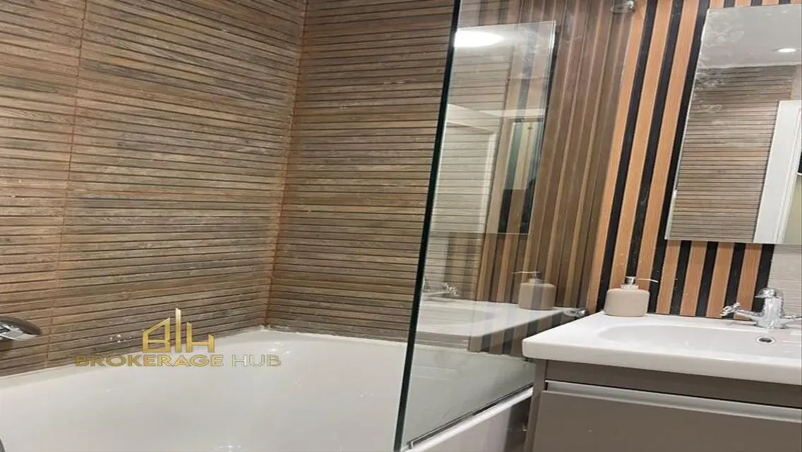 Stunning Apartment in Mountain View Hyde Park - 169 SQM