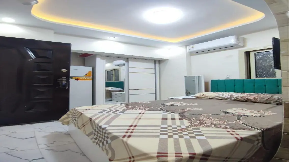 Stunning 140 sqm Apartment with Amenities in Prime Location