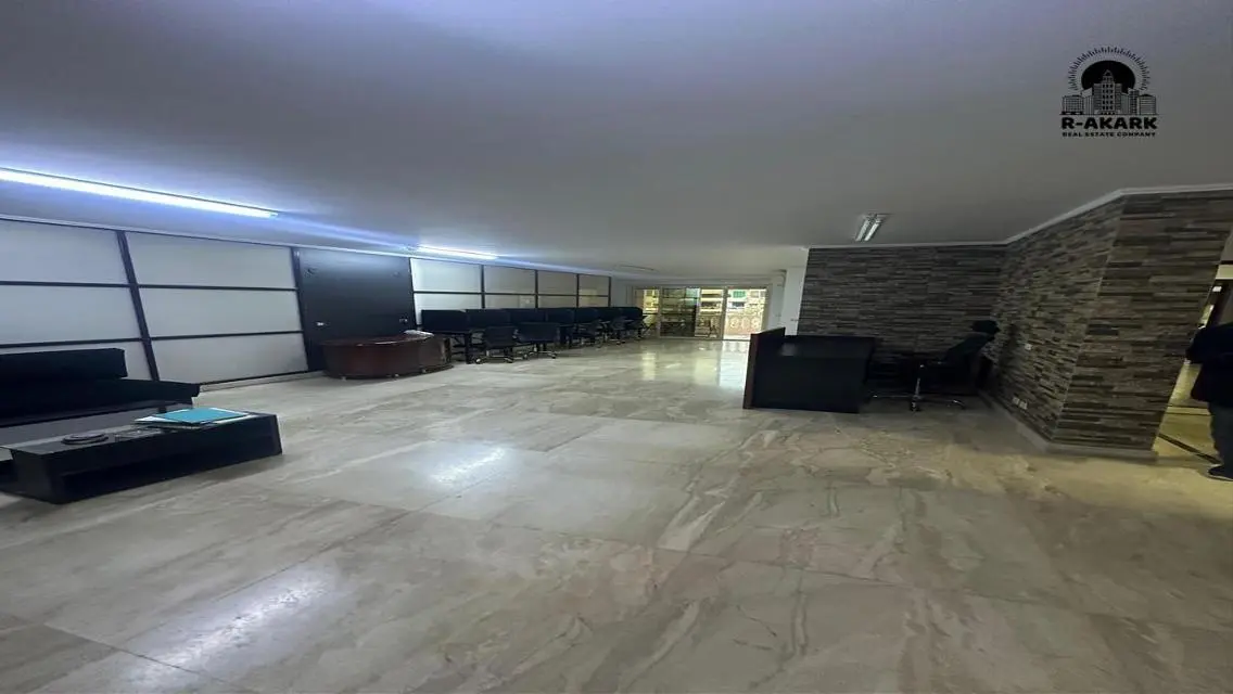 عقار مميز مع مكان مغطى ومرافق شاملة