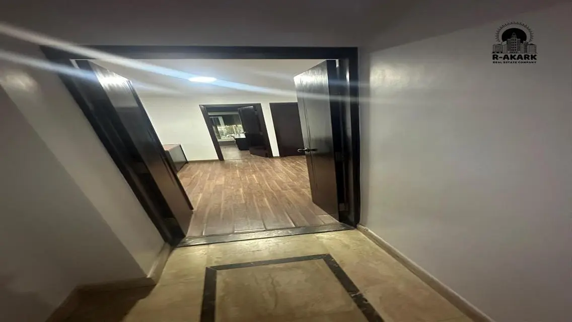 عقار مميز مع مكان مغطى ومرافق شاملة