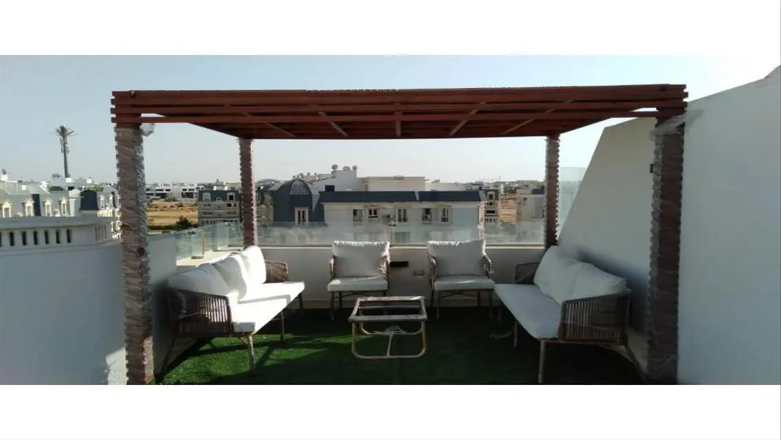 شقة سكنية مع شرفة للبيع