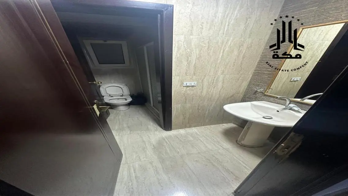 شقة مميزة بغرفة اجتماعات