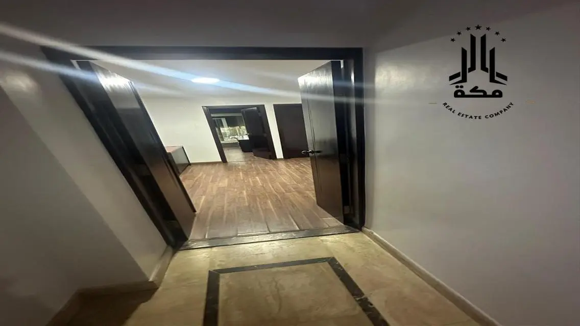 شقة مميزة بغرفة اجتماعات