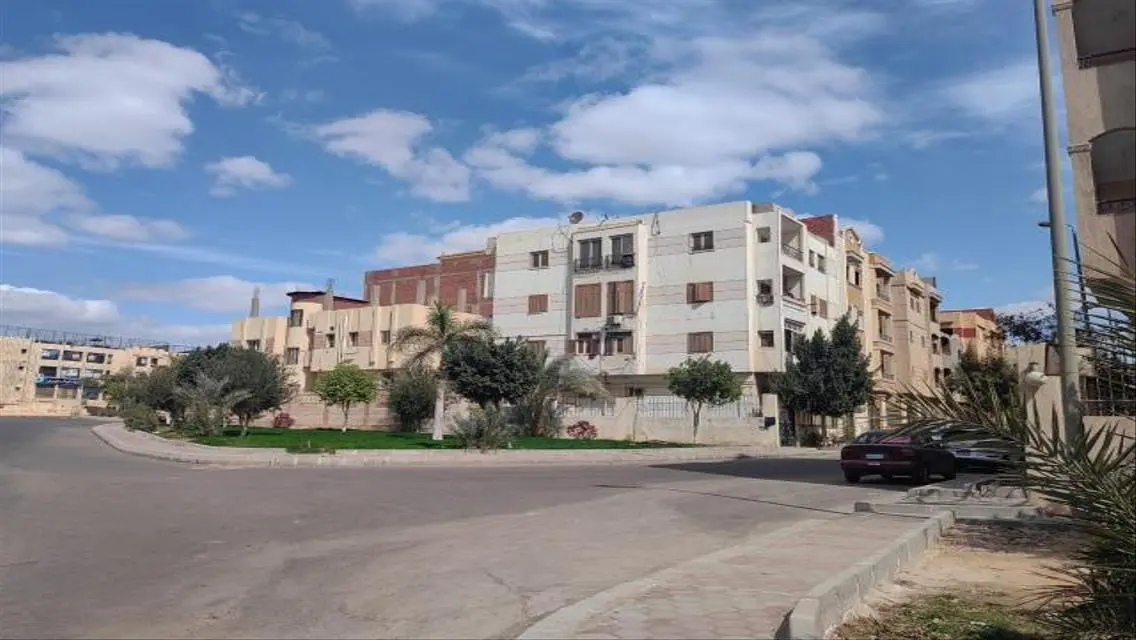 شقة فاخرة بمساحة واسعة في موقع متميز