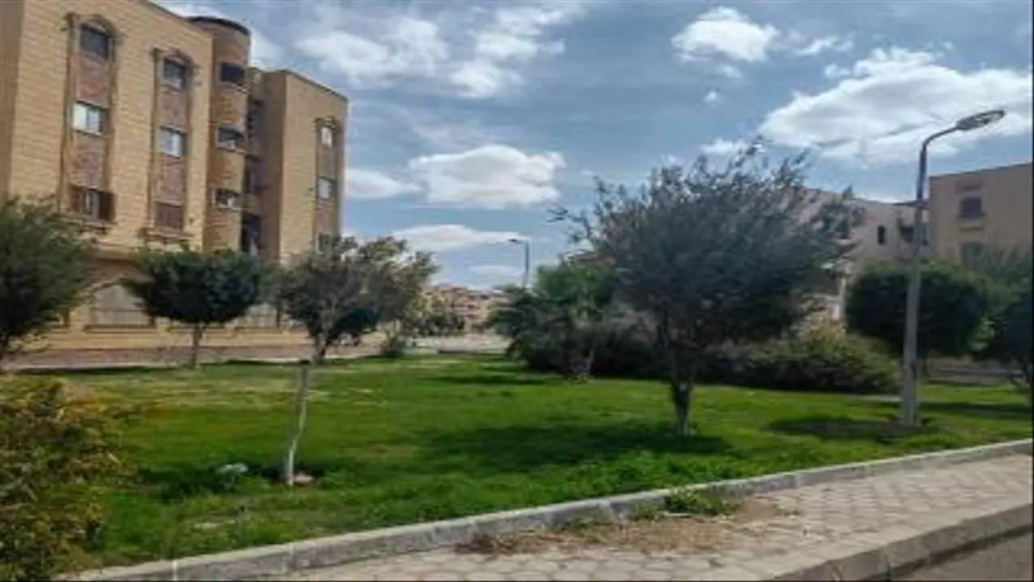 شقة فاخرة بمساحة واسعة في موقع متميز
