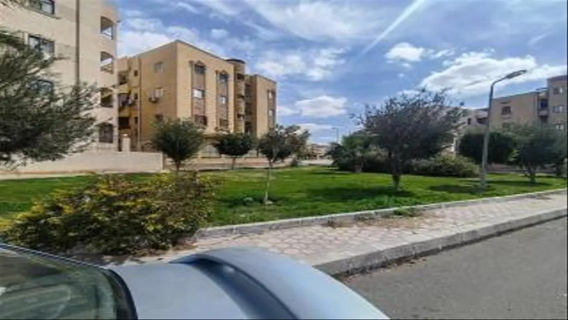 شقة فاخرة بمساحة واسعة في موقع متميز