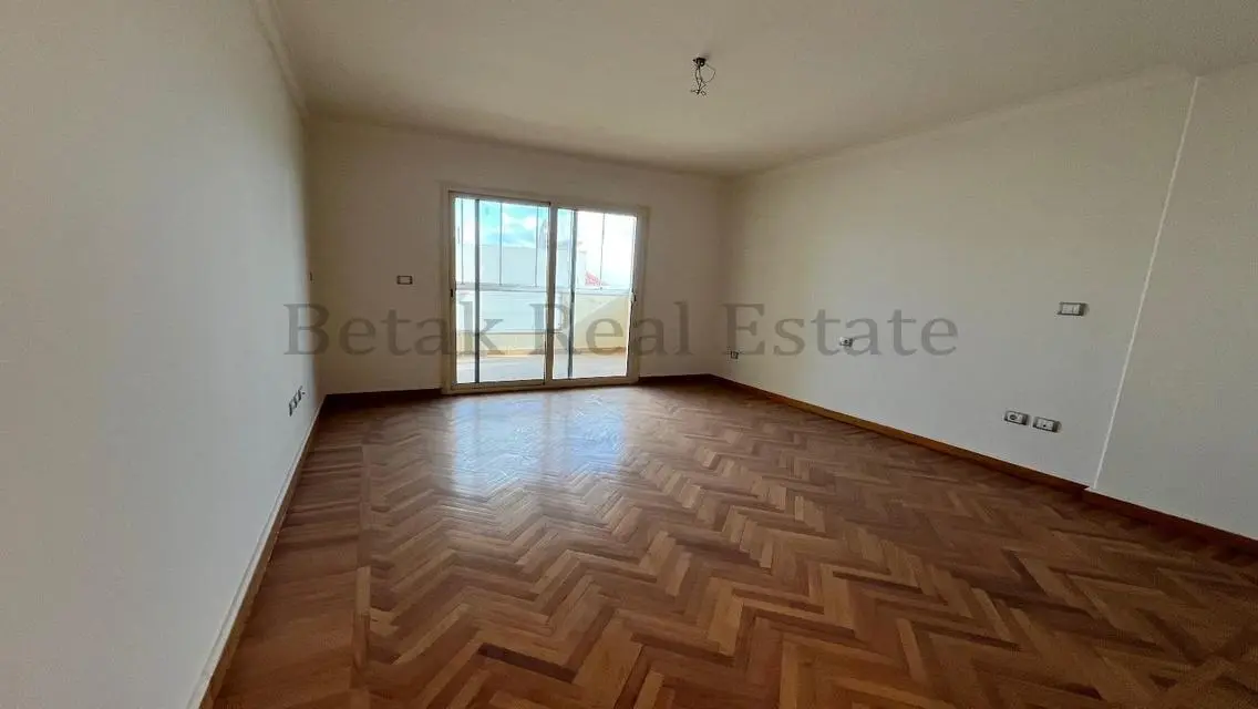 Fantastic 265 sqm Apartment with Balcony and Security Guard