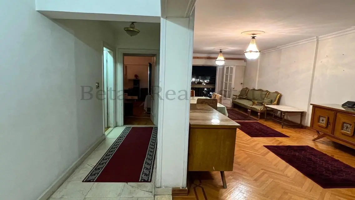 شقة فاخرة للإيجار مع شرفة وحارس أمن