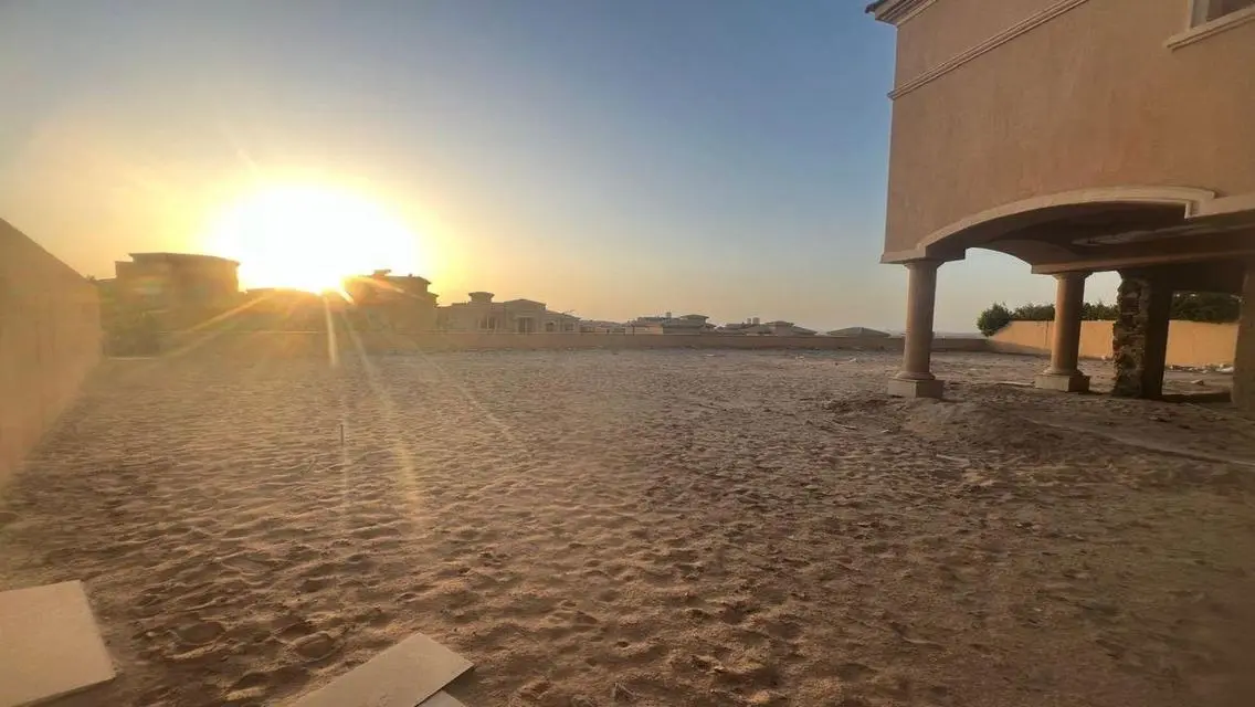 فيلا فاخرة بمساحة كبيرة في رويال ميدوز، الشيخ زايد