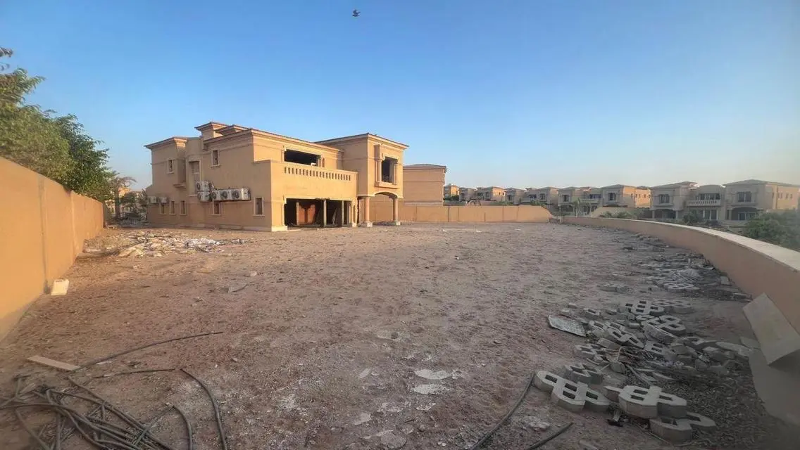 فيلا فاخرة بمساحة كبيرة في رويال ميدوز، الشيخ زايد