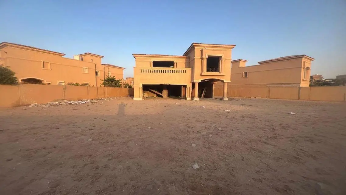 فيلا فاخرة بمساحة كبيرة في رويال ميدوز، الشيخ زايد