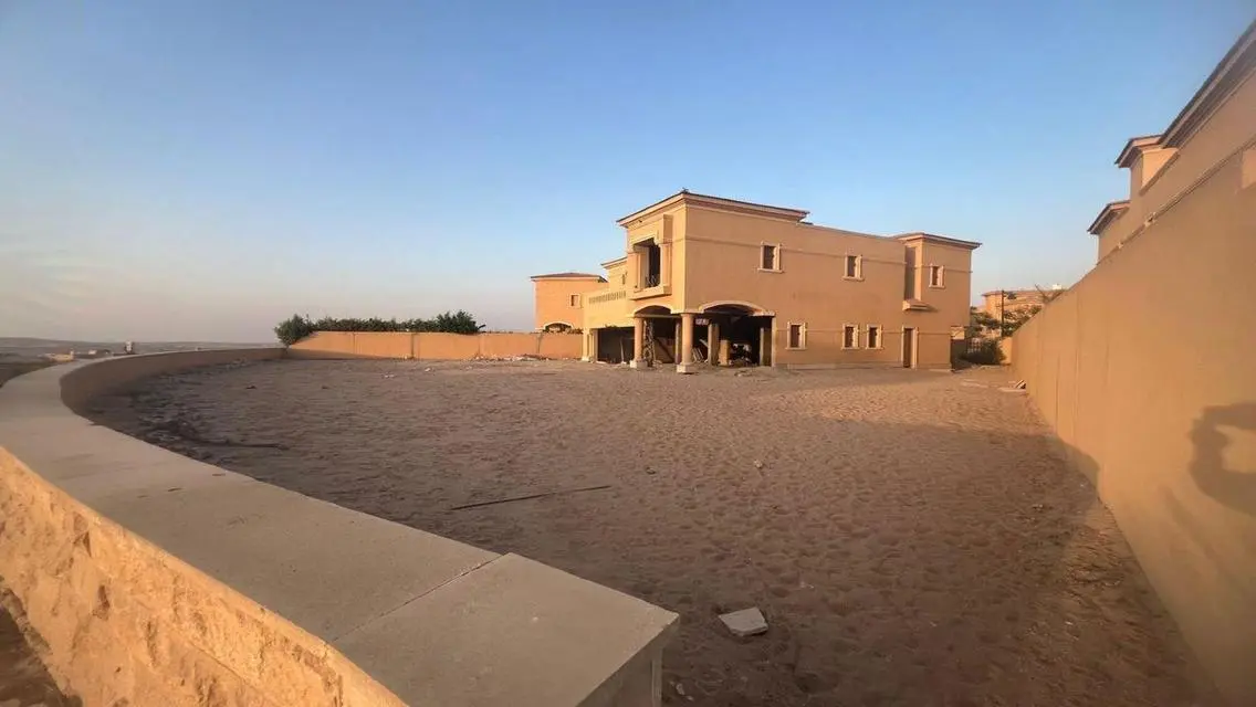 فيلا فاخرة بمساحة كبيرة في رويال ميدوز، الشيخ زايد