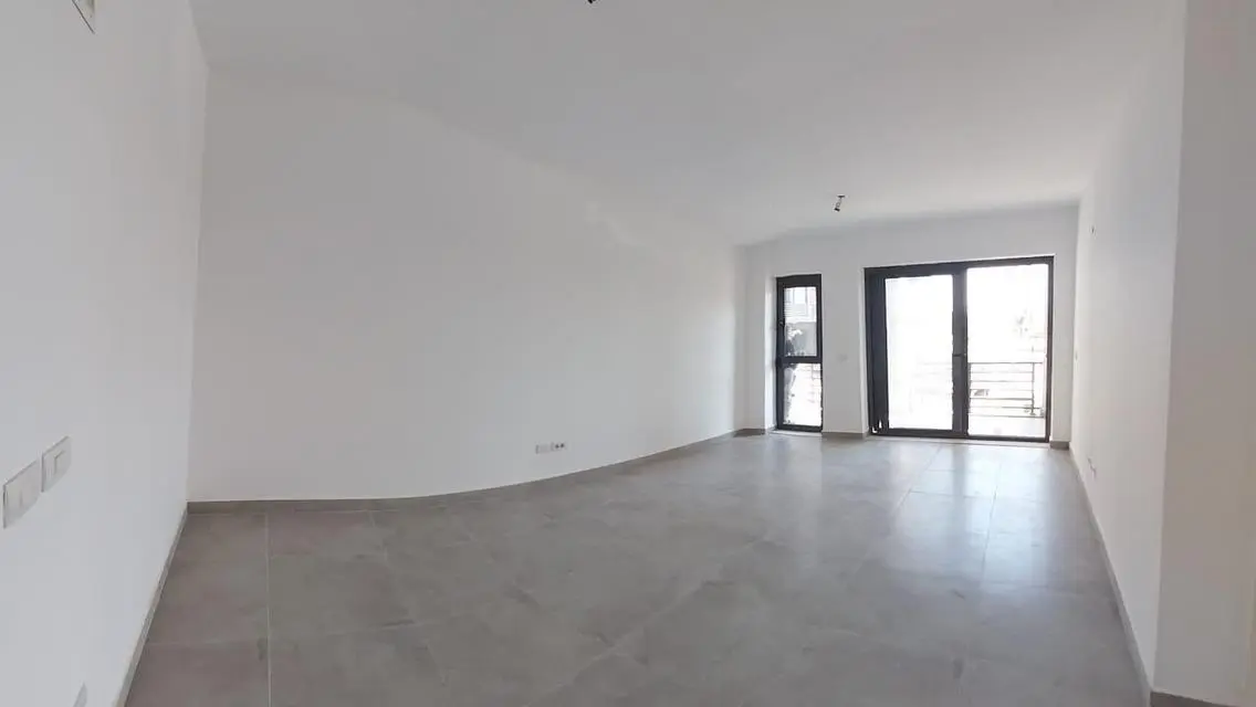 شقة فاخرة بلكونة وحارس أمن