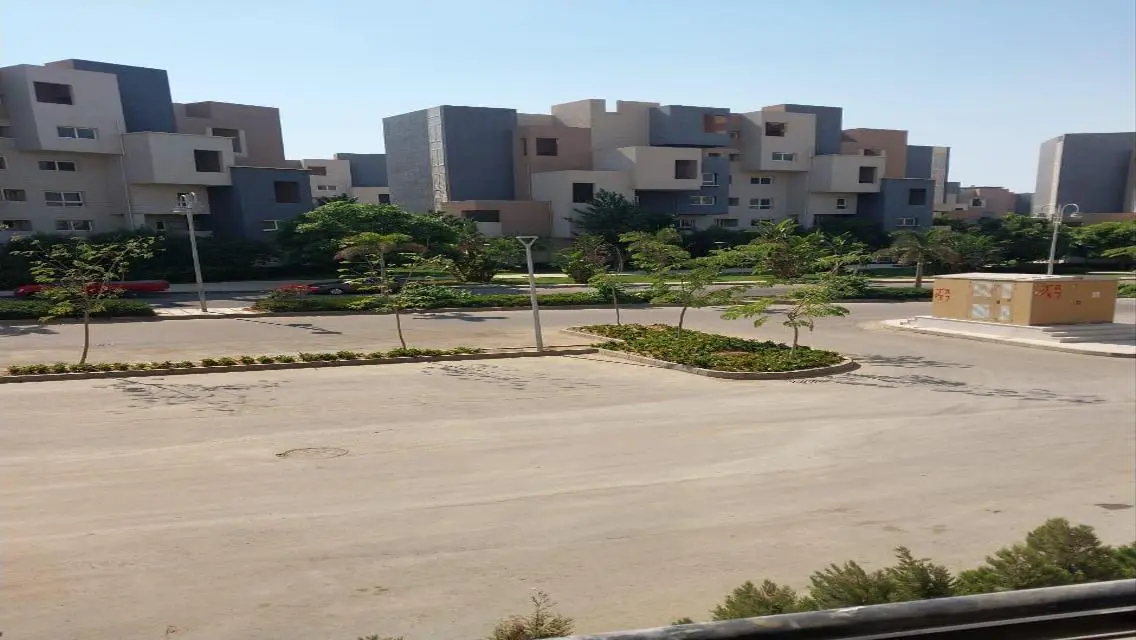 شقة فاخرة بلكونة وحارس أمن
