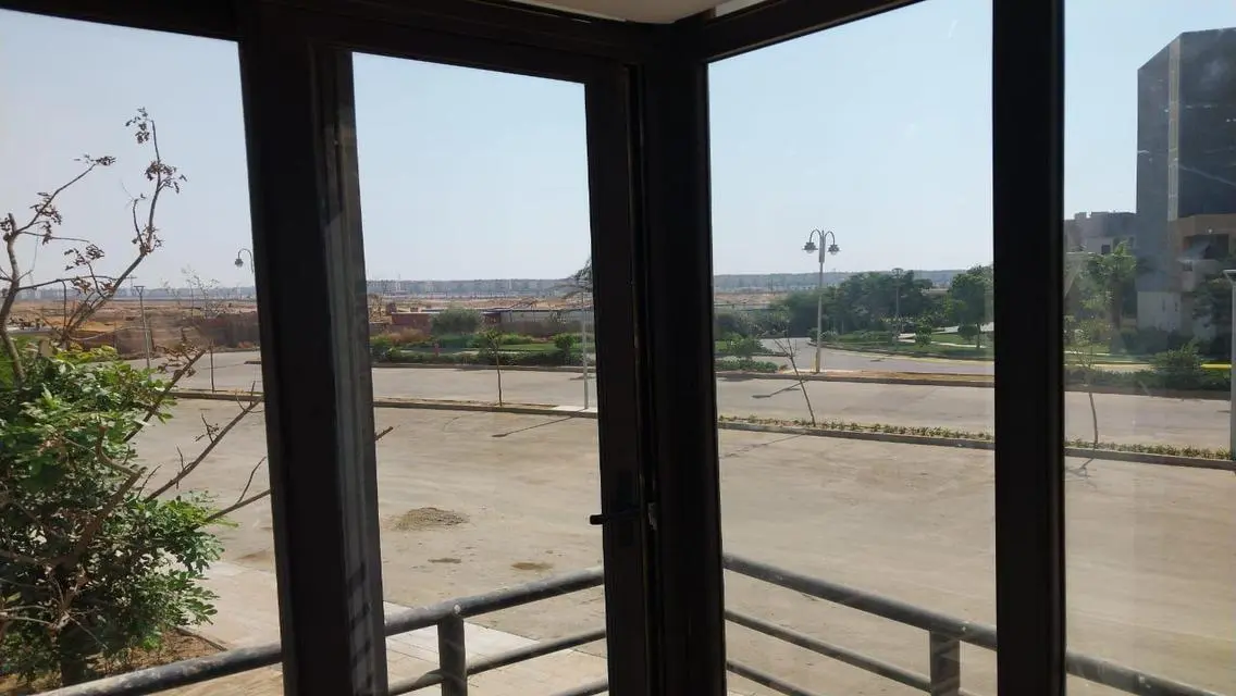 شقة فاخرة بلكونة وحارس أمن