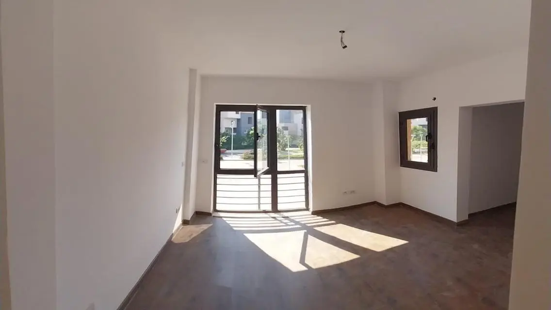 شقة فاخرة بلكونة وحارس أمن