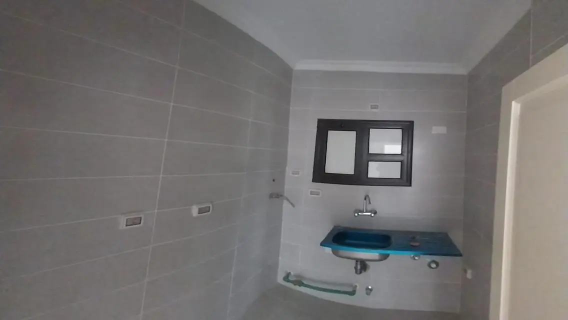 شقة فاخرة بلكونة وحارس أمن