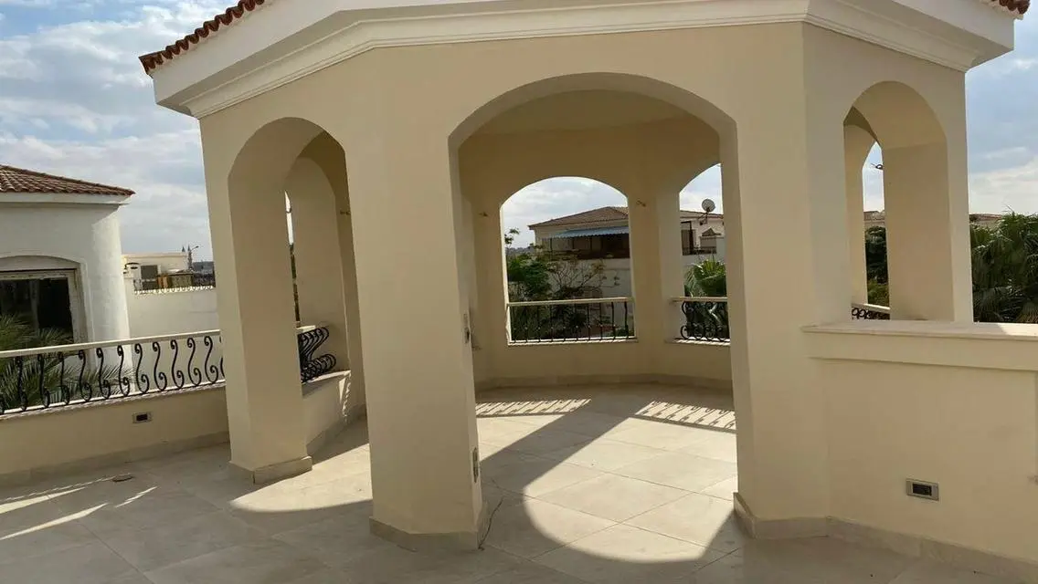 Luxurious Villa with 6 Bedrooms and Stunning Views