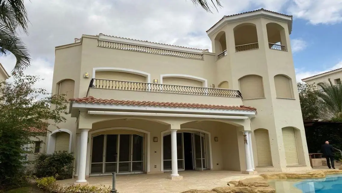 Luxurious Villa with 6 Bedrooms and Stunning Views