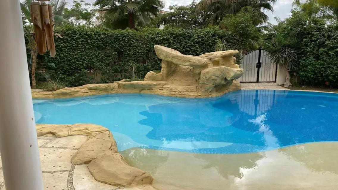 Luxurious Villa with 6 Bedrooms and Stunning Views