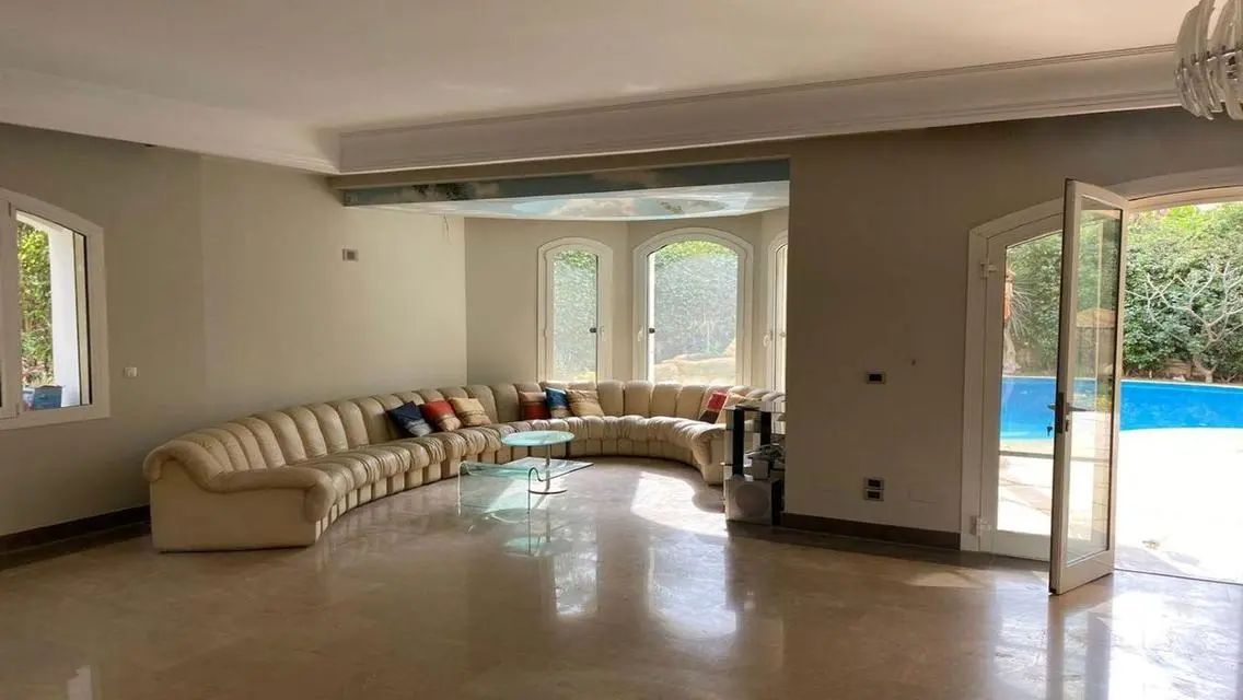 Luxurious Villa with 6 Bedrooms and Stunning Views