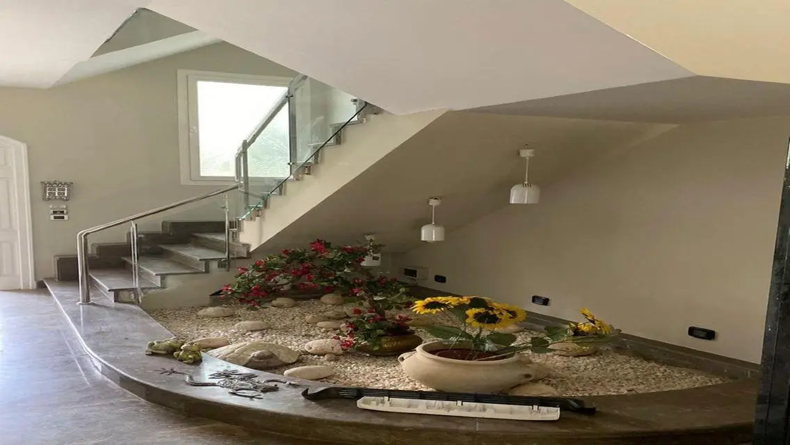 Luxurious Villa with 6 Bedrooms and Stunning Views