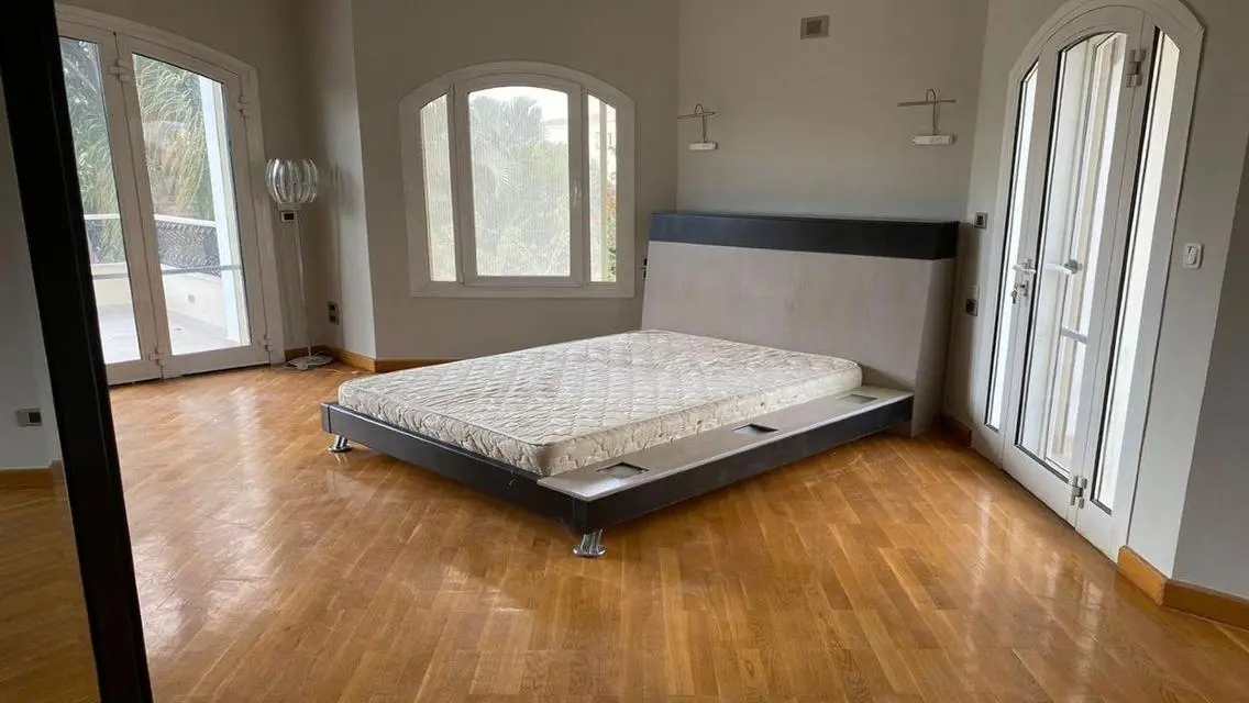 Luxurious Villa with 6 Bedrooms and Stunning Views