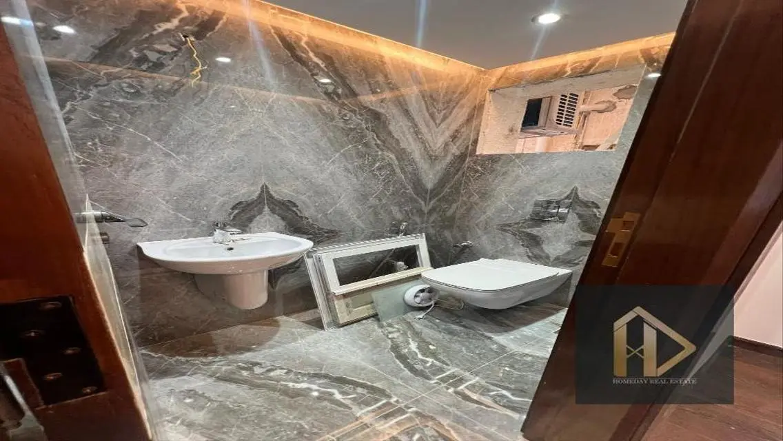 شقة فاخرة 2 غرف نوم للايجار مع مسبح مشترك