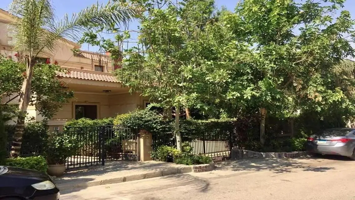 أرض سوان لايك الهضبة مع ميزات مائية رائعة
