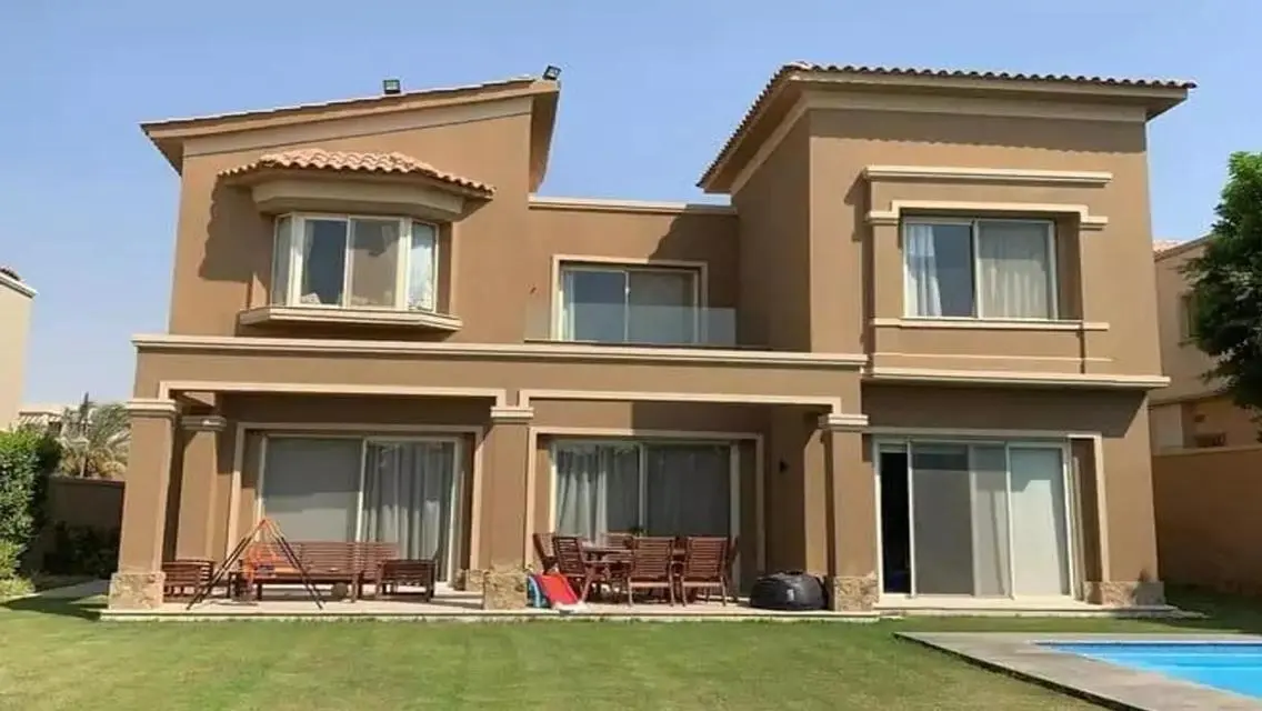 أرض سوان لايك الهضبة مع ميزات مائية رائعة