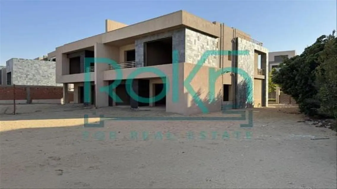 Luxury Villa with Private Garden and Pool for Sale