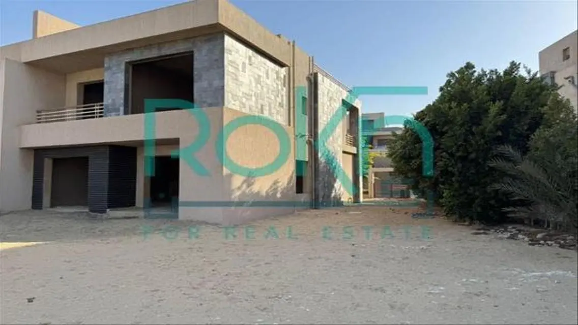 Luxury Villa with Private Garden and Pool for Sale