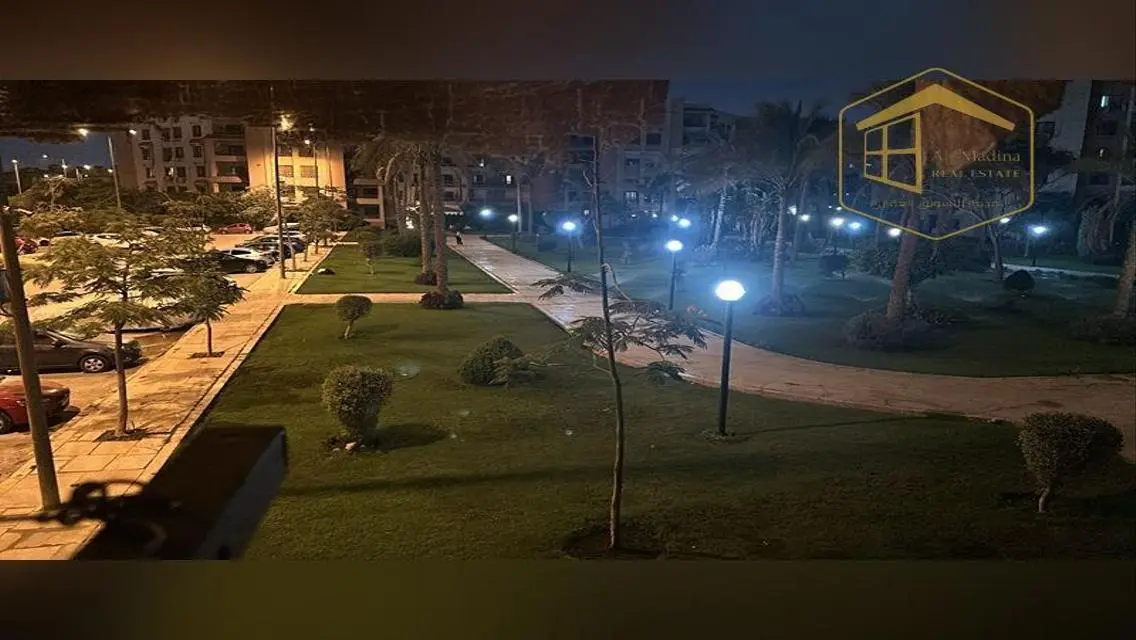 شقة فاخرة بإطلالة رائعة في موقع مميز
