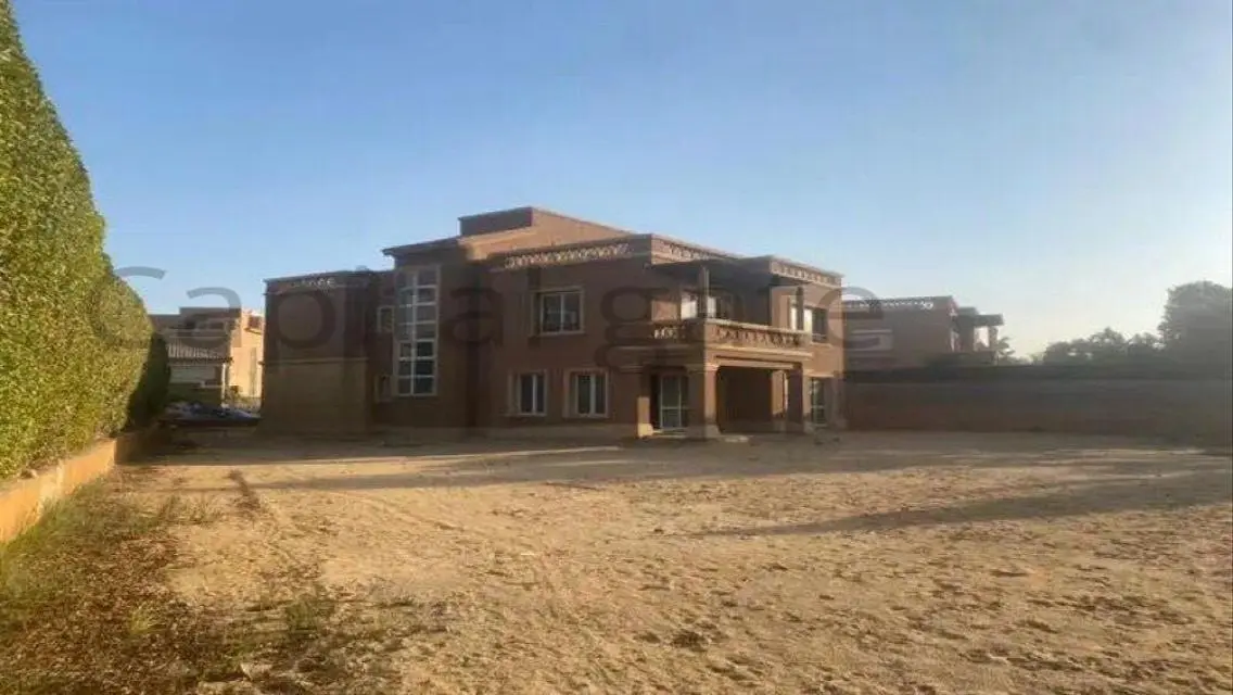 Luxury Villa with Spacious Private Garden
