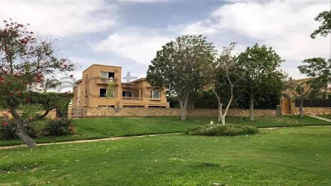 Luxurious Villa with Private Garden and Excellent Amenities