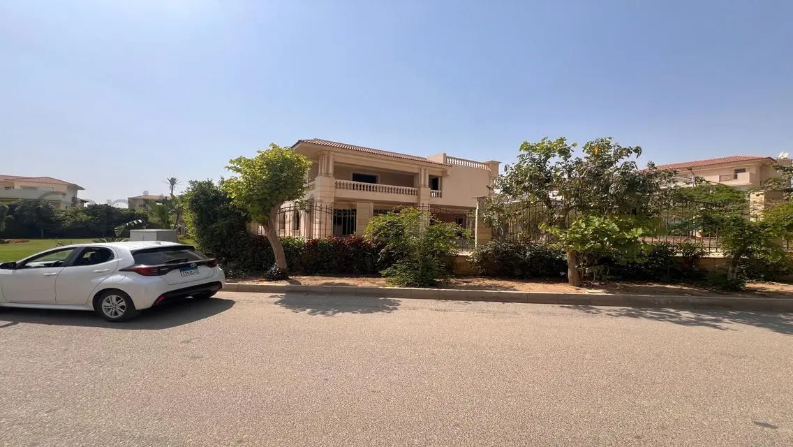 Luxurious Villa with Private Garden in Prime Location