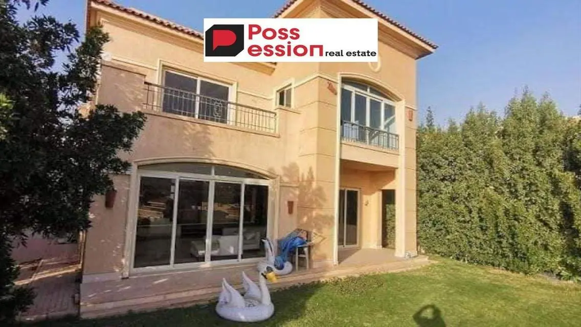 Luxury Villa with Private Garden and Pool in Stone Park