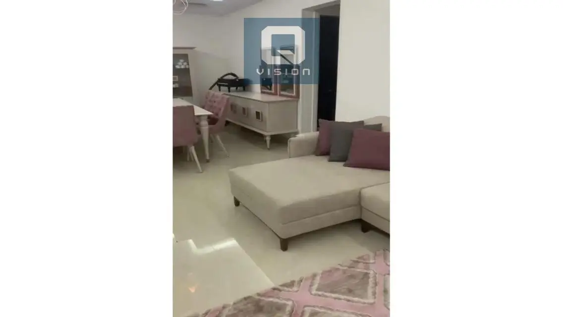 Luxury Apartment with Spacious Layout in the Heart of the City