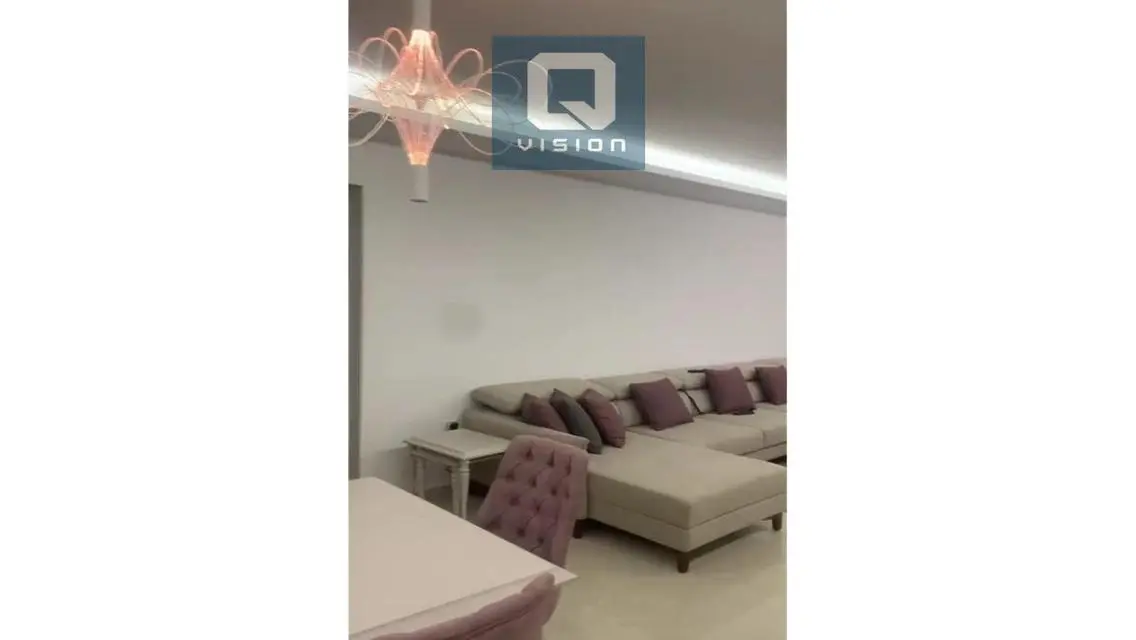 Luxury Apartment with Spacious Layout in the Heart of the City