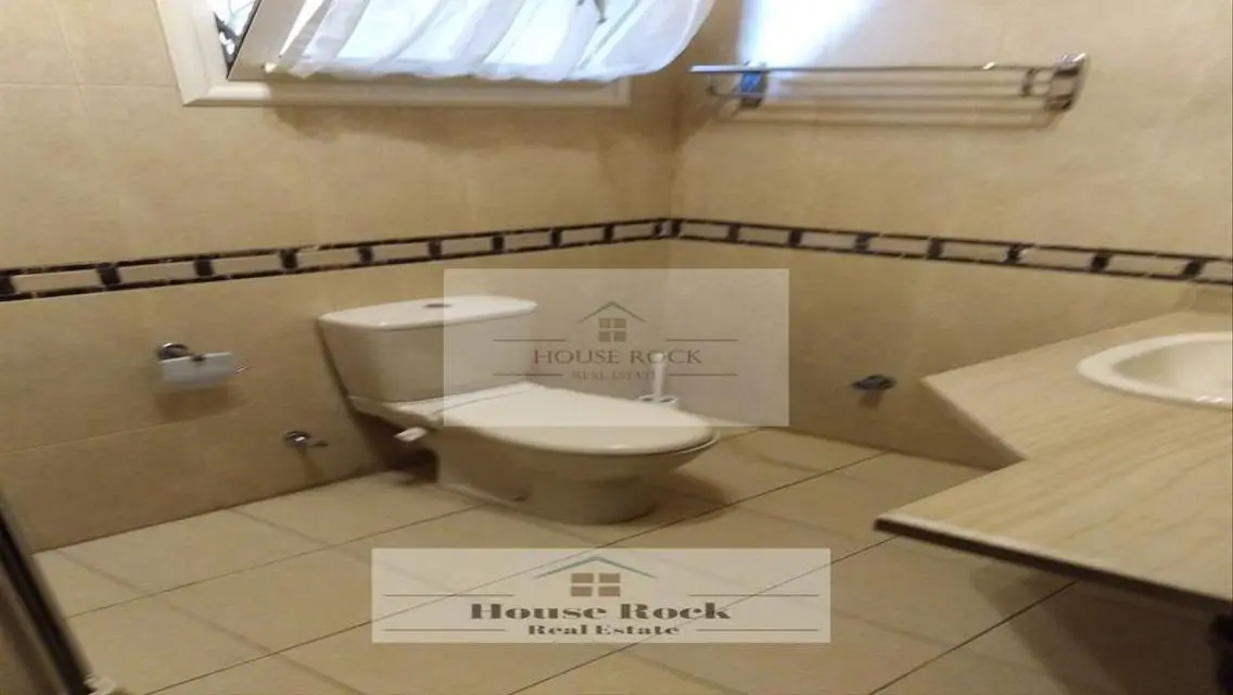 Luxury Apartment Spanning 2000 Meters in the Heart of the Market for 85000 EGP
