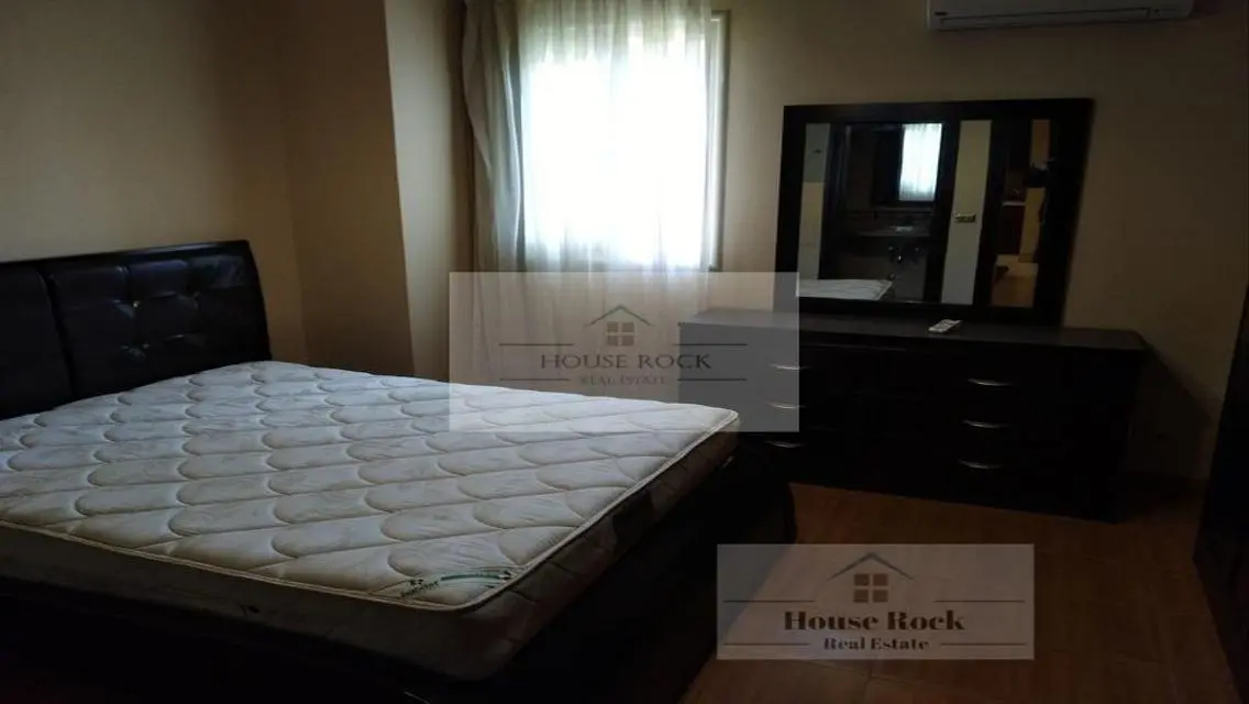 Luxury Apartment Spanning 2000 Meters in the Heart of the Market for 85000 EGP