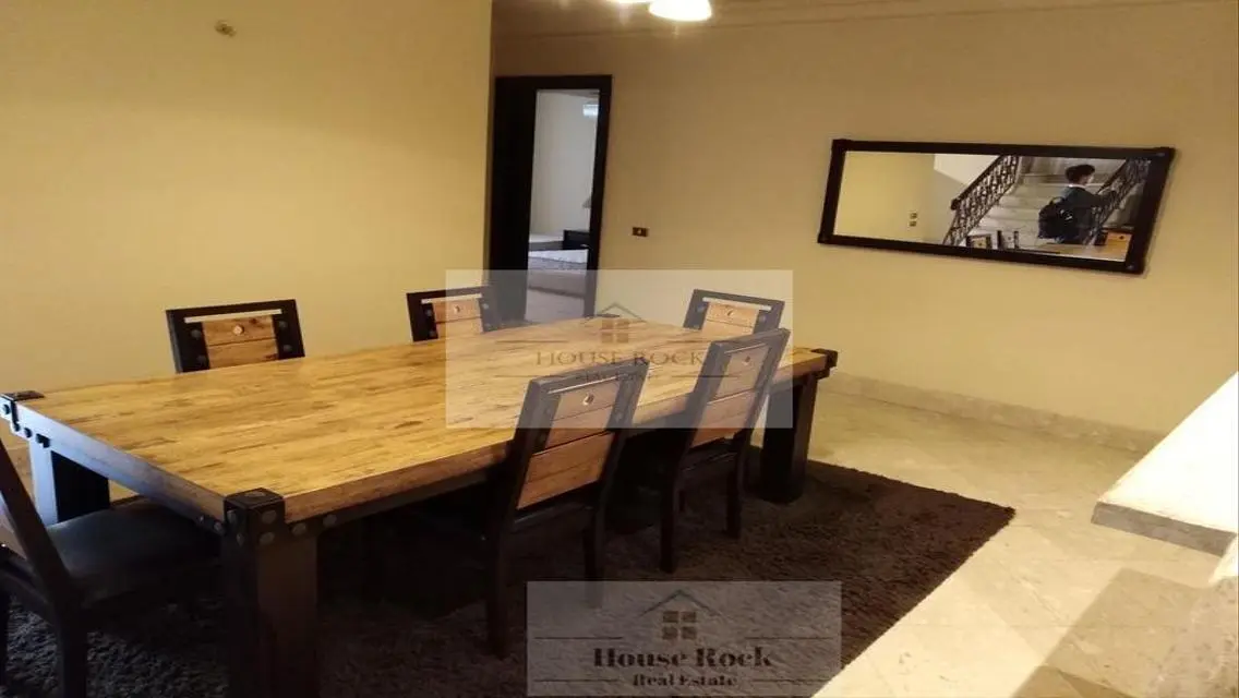 Luxury Apartment Spanning 2000 Meters in the Heart of the Market for 85000 EGP