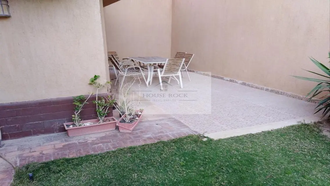 Luxury Apartment Spanning 2000 Meters in the Heart of the Market for 85000 EGP