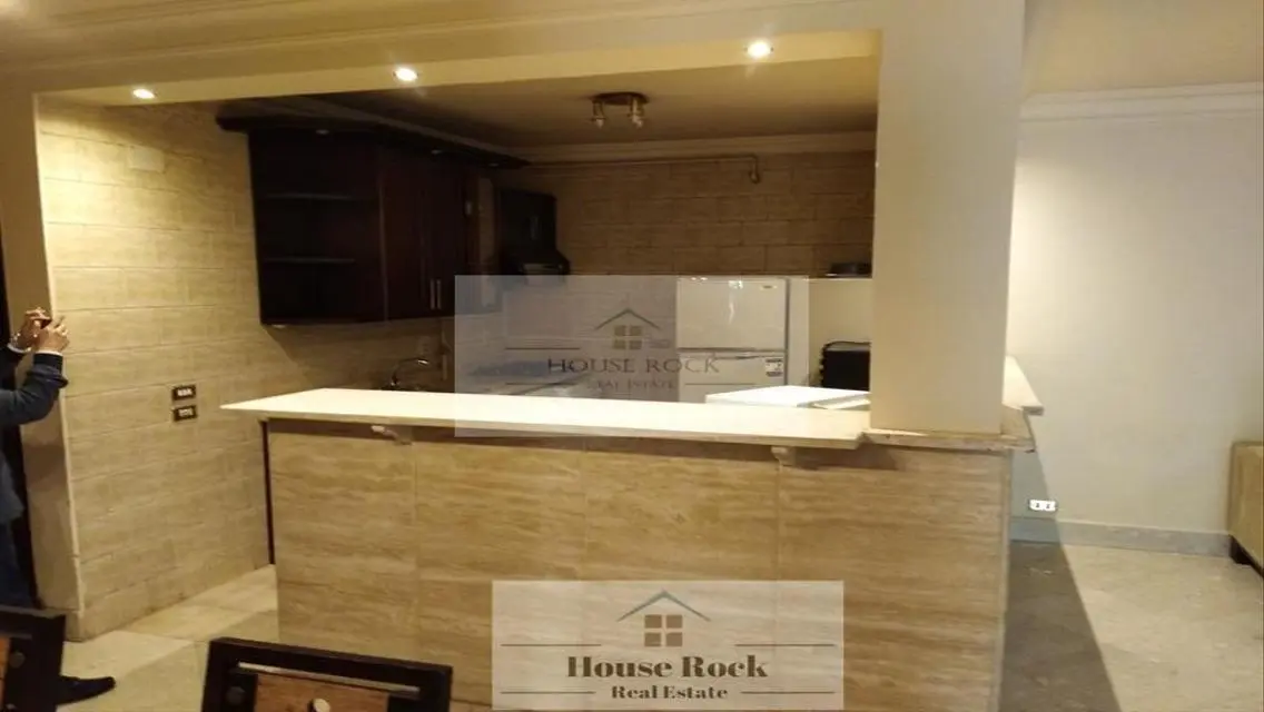 Luxury Apartment Spanning 2000 Meters in the Heart of the Market for 85000 EGP