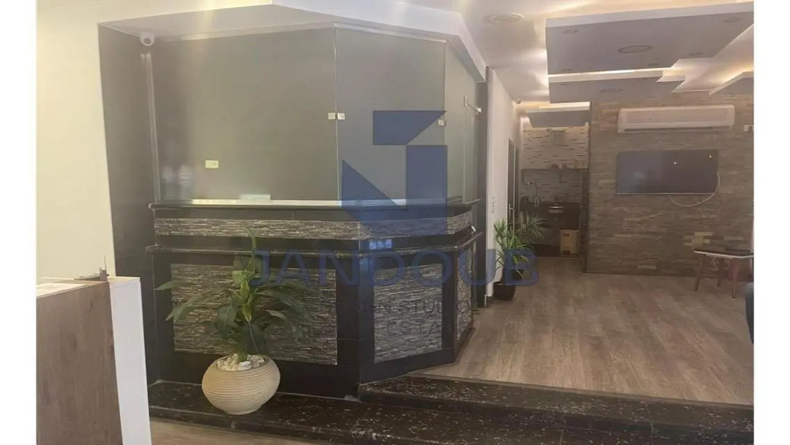 فرصة استثمارية رائعة: غرفة اجتماعات بمساحة متميزة