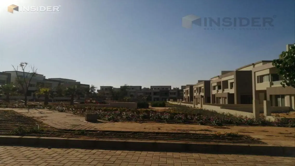 شقة فاخرة للإيجار بمساحة 160 متر - 3 غرف نوم - حدائق ومرافق استثنائية